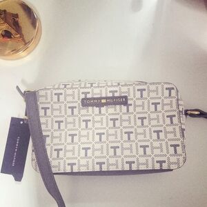 Tommy Hilfiger Women's Signature Crossbody Sling Bag